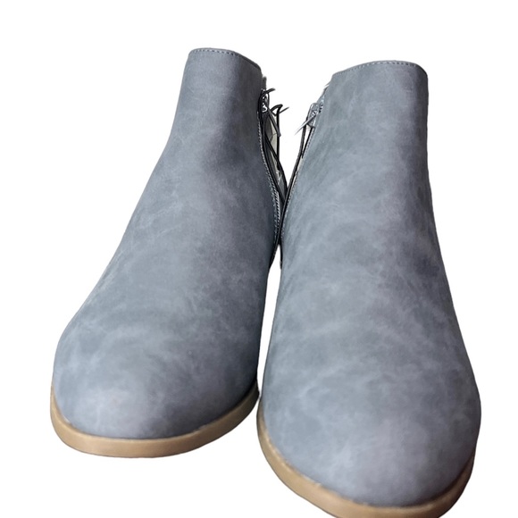St. John’s Bay NWT Gray Suede Boots Booties With Box Size 8M - Picture 6 of 9
